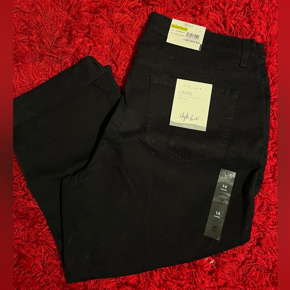 NWT-Style & Co- mid rise black capri denim-size 14